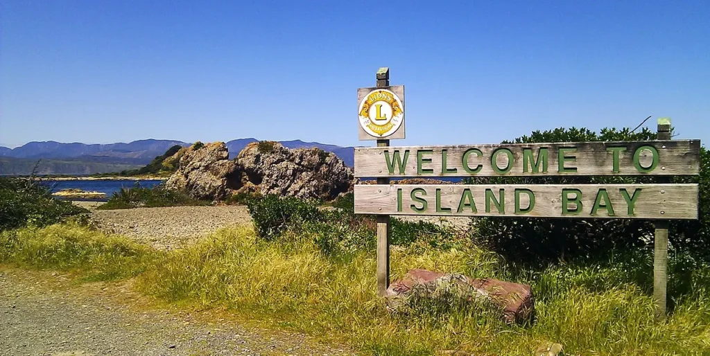 Welcome to Island Bay Sign - Wellington Neighbourhoods